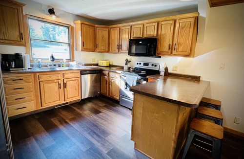 Lakewood Cabin | Cozy, spacious cabin. Great for fishing & snowmobiling!