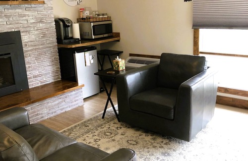 Helena House | Cozy spacious king bed suite, In the heart of Historic Helena, Montana!