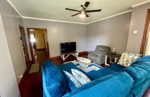 North Austin Apartment | Cozy, Spacious Self-checkin Apartment in Chicago I Car Rental Available