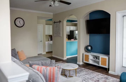 Southside Condo | Cozy stay in the heart of Jax.
