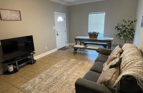Sunshine Apartment | Cozy Stay Near Dow, Golf, & LSU