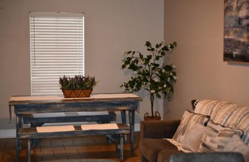 Sunshine Apartment | Cozy Stay Near Dow, Golf, & LSU