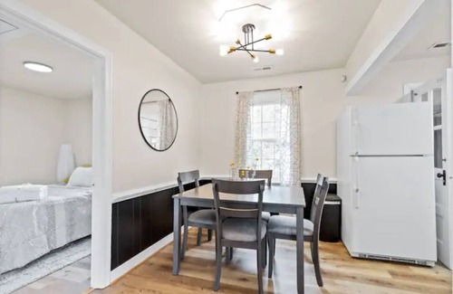 Montrose House | Cozy Stays Cottage *Close to NASCAR & Hot Spots*