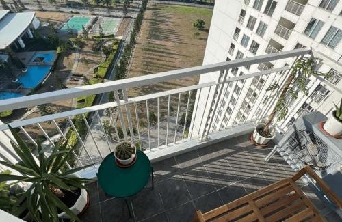 Tagaytay Apartment | Cozy Studio 5 Mins to Sky Ranch with Pool & View
