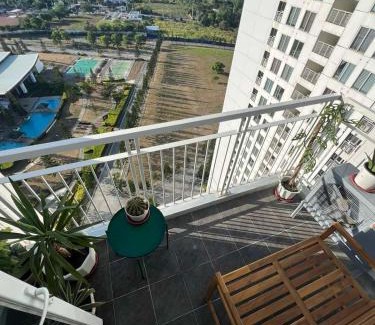 Tagaytay Apartment | Cozy Studio 5 Mins to Sky Ranch with Pool & View
