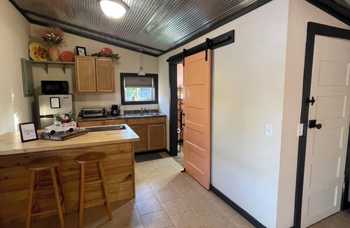 Lockesburg Apartment | Cozy studio apartment in welcoming Lockesburg with WiFi, AC and no cleaning fee