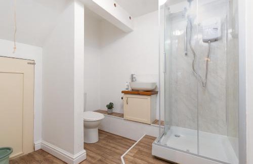 Kenilworth Apartment | Cozy Studio Apartment Kenilworth, Free Parking, WIFI, Smart TV