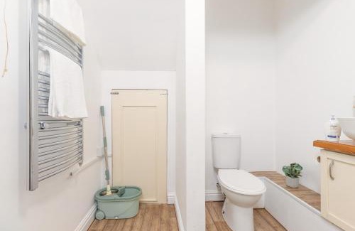 Kenilworth Apartment | Cozy Studio Apartment Kenilworth, Free Parking, WIFI, Smart TV