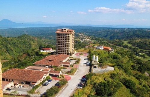 Tagaytay Condo | Cozy Studio Condo with WIFI at Splendido Taal Tower 1 beside Golf Course, pool