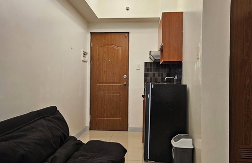 San Lorenzo Condo | Cozy studio condo with WiFi, AC in beautiful Makati