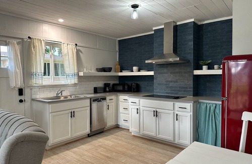Summit Cottage | Cozy Studio Cottage in Summit - near hospital, shopping, restaurants and more