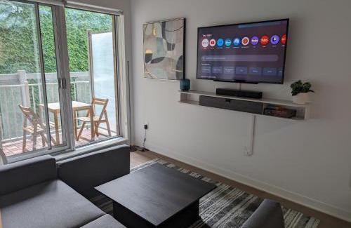 Quartier des Spectacles Apartment | Cozy Studio in Montreal's Quartier des Spectacles