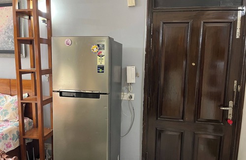 Jaypee Greens Apartment | Cozy studio in welcoming Greater Noida with WiFi, AC