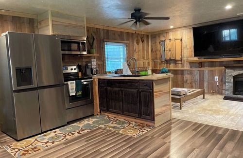 Hickory Apartment | Cozy studio in welcoming Hickory with AC, WiFi