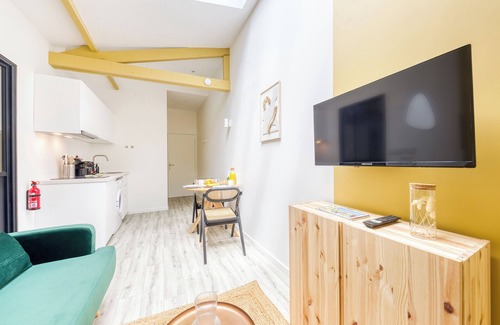 Palaiseau Apartment | Cozy studio near RER B