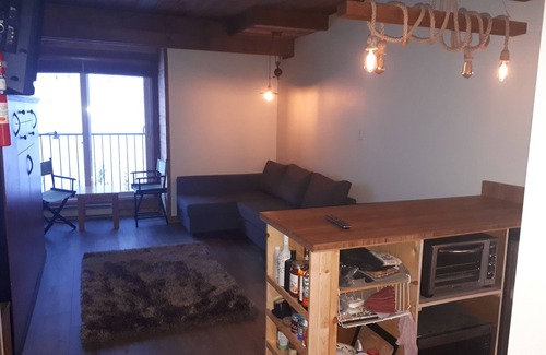 Big White Ski Resort Apartment | Cozy Studio Retreat, true ski in ski out