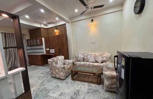 Varanasi Apartment | Cozy studio room with 2 beds in central Banaras, Charming interior and furniture