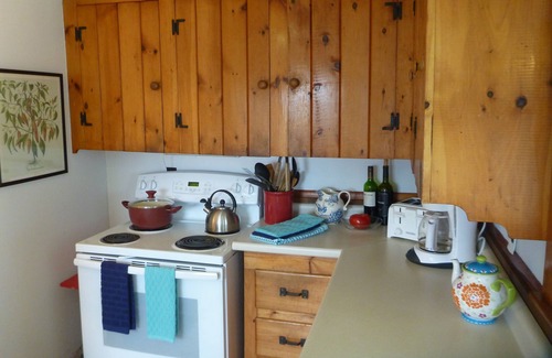 Rye House | Cozy, Stylish Bluebird Cottage, Steps To Jenness Beach! Fall & Winter Rentals