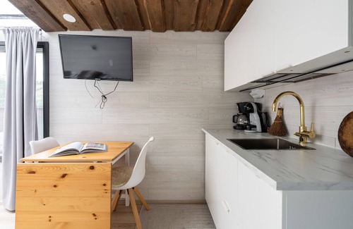 Jamsa Cabin | Cozy Suite on Himosranta with Lake Views & Hot Tub