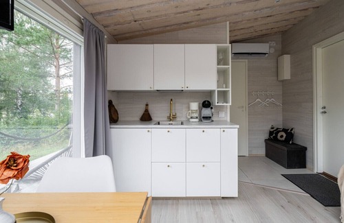 Jamsa Cabin | Cozy Suite on Himosranta with Lake Views & Sauna