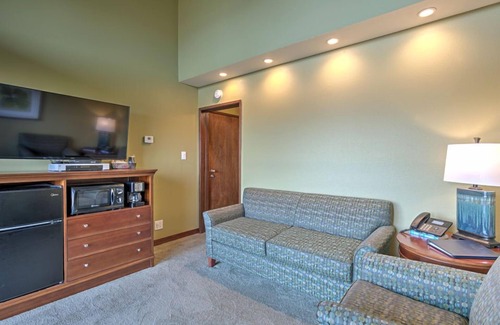 Otter Rock Apartment | Cozy Suite w/Panoramic Ocean Views | Queen Bed