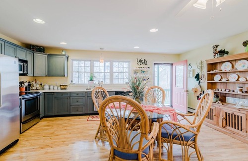 Watch Hill House | Cozy summer cottage, short walk to beach and historic Watch Hill village