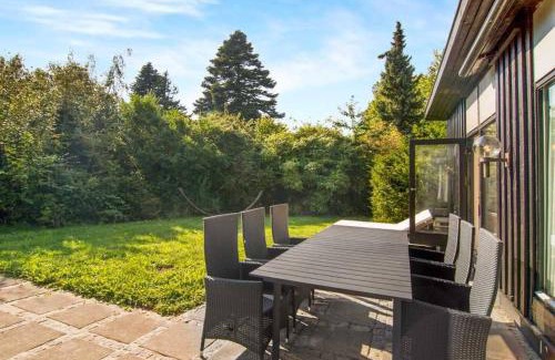 Dronningmolle Apartment | Cozy summer house 50 meter from the beach, 89 m²