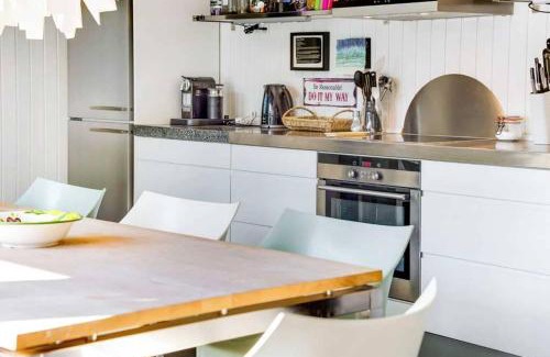 Dronningmolle Apartment | Cozy summer house 50 meter from the beach, 89 m²