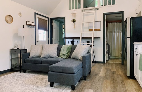 Greenwood Cabin | Cozy tiny cabin with sunrise view! Short drive to beaches and turf.