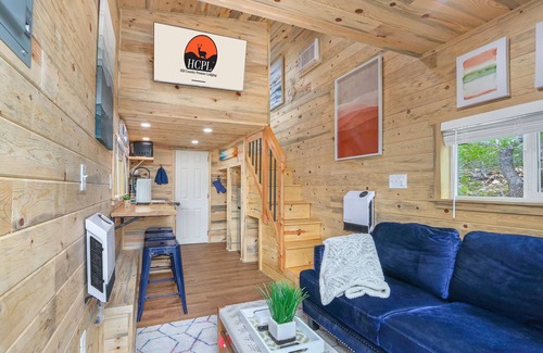 Dripping Springs House | Cozy Tiny House in Dripping Springs w/Sunset Views & Romantic Fireplace