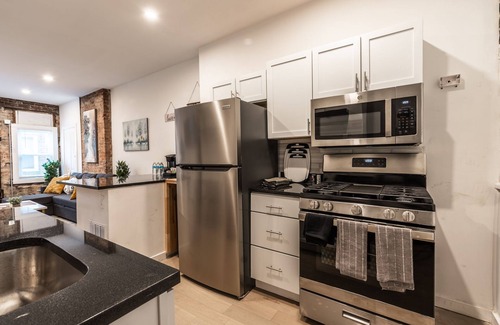 South Side Slopes House | ❤️Cozy Townhome on Carey with Private Deck Space ❤️