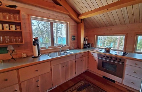 Harbor Springs House | Cozy Tree Fort Cottage - Lake Michigan Sunsets