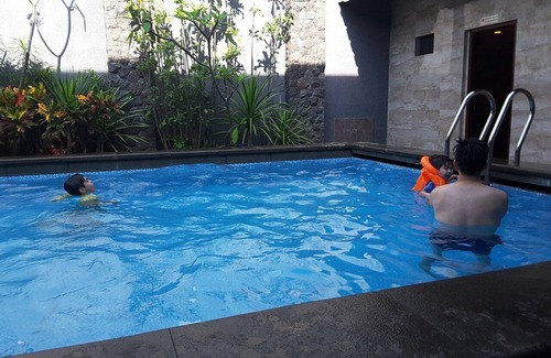 Purwakarta House | Cozy tropical houses with humble neighbourhood