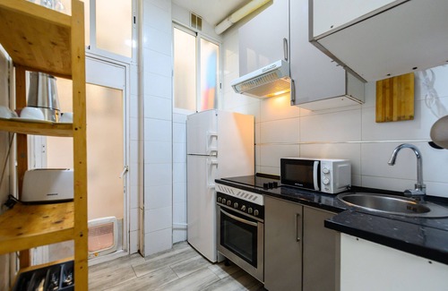 Numancia Apartment | Cozy two-bedroom apartment on Av. Albufera