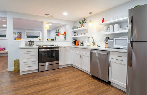 Downtown Seattle Apartment | Cozy Two Bedroom Apt - Arboretum/Montlake, UW, Husky Stadium, UWMC, Madison Park