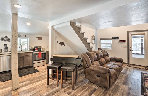 Indian Hills Cabin | Cozy two bedroom cabin 10 min from Red Rocks 25 min from Denver