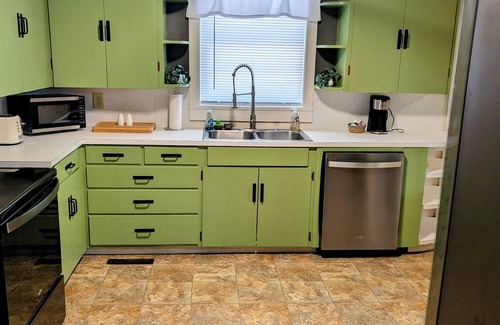 Arkansas City House | Cozy two-bedroom house with central heat and air. Close to downtown Ark City.