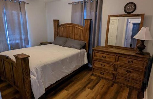 North Waco House | Cozy Unique 3 bedroom near Brazos River