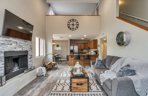 Tucson House | Cozy, Unique, Clean Condo walking distance from Sabino Canyon Tours!