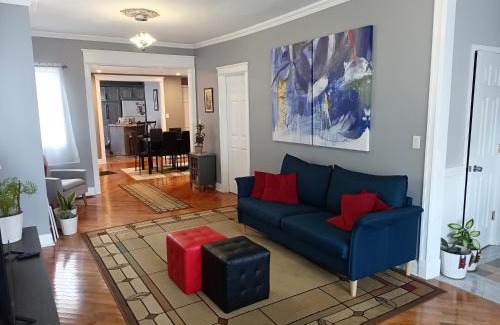 Front Park Apartment | Cozy Updated 3-BR apartment near Peace Bridge
