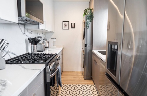 NoHo Arts District Apartment | COZY URBAN RETREAT: NEWLY REMODELED 1BR NOHO APARTMENT w/FENCED PATIO (p60)