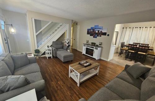 Richfield House | Cozy Urban Skies