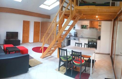 Gex Apartment | Cozy Villa close to CERN, Geneva Airport, UN