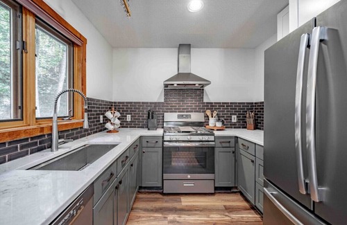 West Dover Ski Chalet | Cozy Villager Chalet | Mountain Views | Firepit