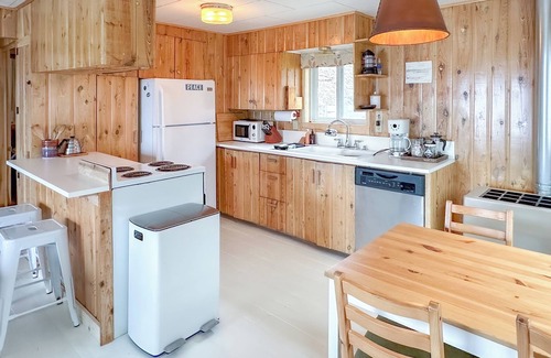 Cohasset Cabin | Cozy Vintage Cabin on Lake Pokegama & MTB Trails