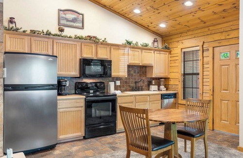 Branson Theater District Cabin | Cozy Walk-in Cabin with Fireplace, Jacuzzi, and Private, Covered Balcony