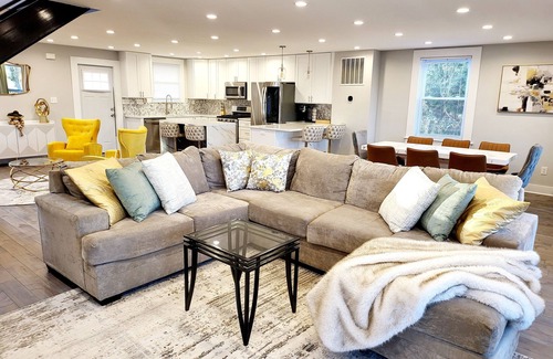 Dundalk Villa | Cozy Waterfront 3-bedroom villa with fitness/theater/game room, WiFi in Dundalk