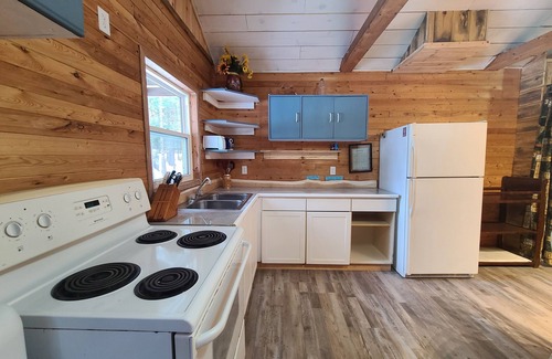 Algoma District Cabin | Cozy waterfront cabin