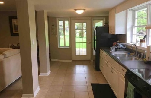 Allisonia House | Cozy Waterfront Cabin on New River/Claytor Lake