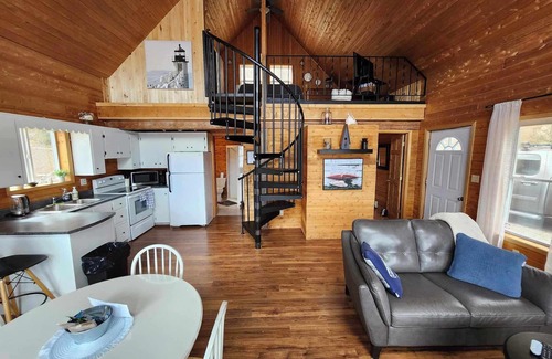 Clifton Royal Cottage | Cozy Waterfront Cottage on the Kennebecasis River. Pet Friendly!